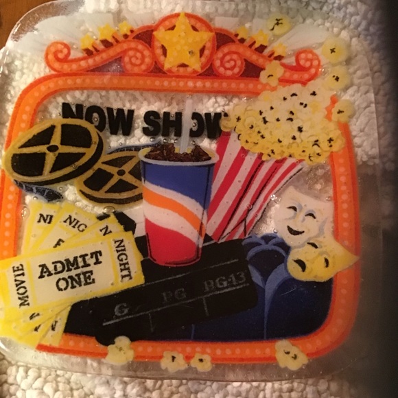 Stunning Peggy Karr RARE Movie Night Artist Glass Square Plate - Picture 2 of 3